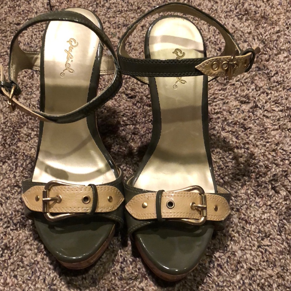 Heels - Picture 3 of 3